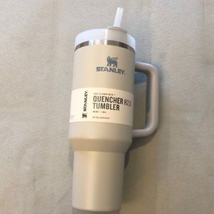 New Stanley tumbler in light gray/ 40oz